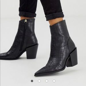 Black Pointed Western Boots